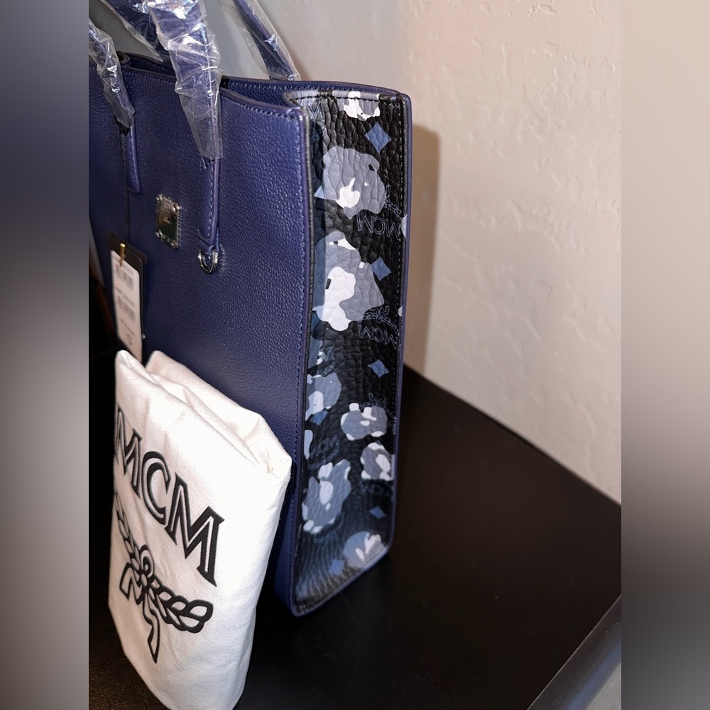 NWT MCM Purse w/Dust Bagโ๐โโโ - Picture 4 of 16